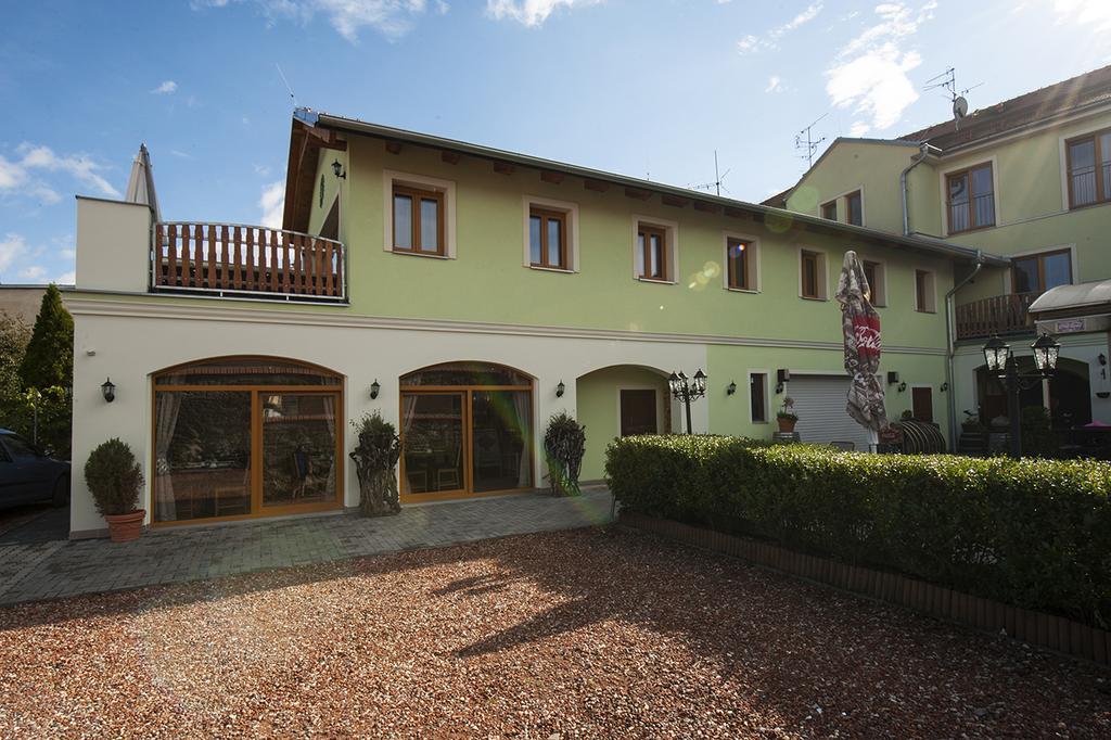 Penzion Valtice Buitenkant foto